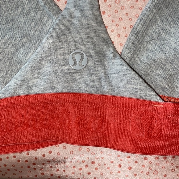 *donated* 🍋 Lululemon | Live Natural Bra II in Heathered Light Grey - Picture 6 of 9